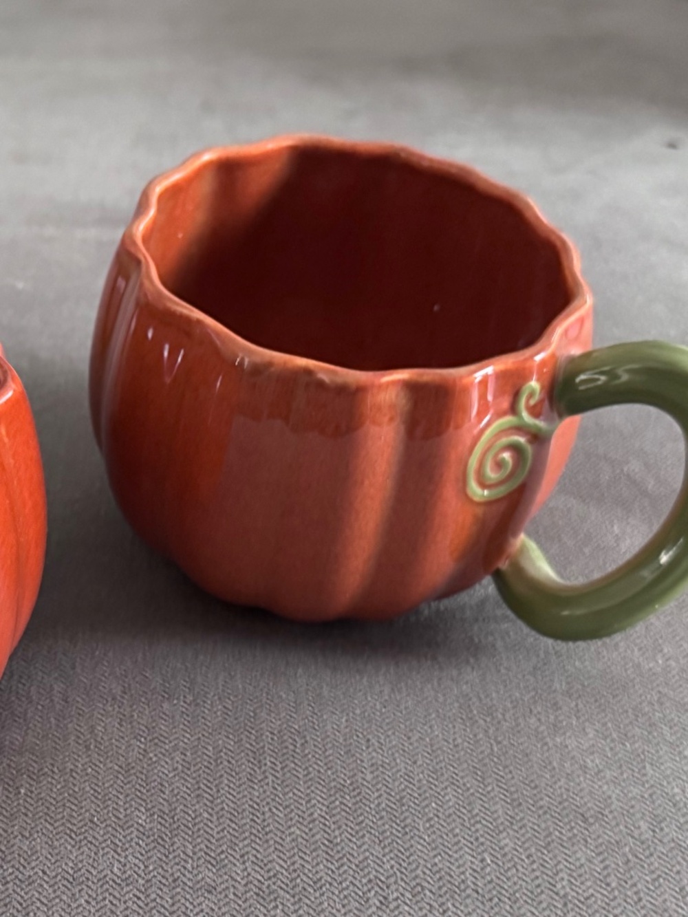 Starbucks Pumpkin Shaped Mugs 2007 Set of 2 13 oz New Never Used Ceramic